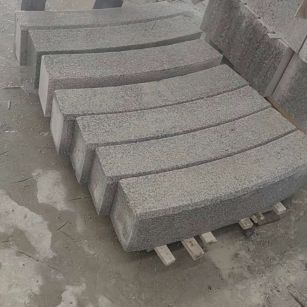河池芝麻白弧形路牙石