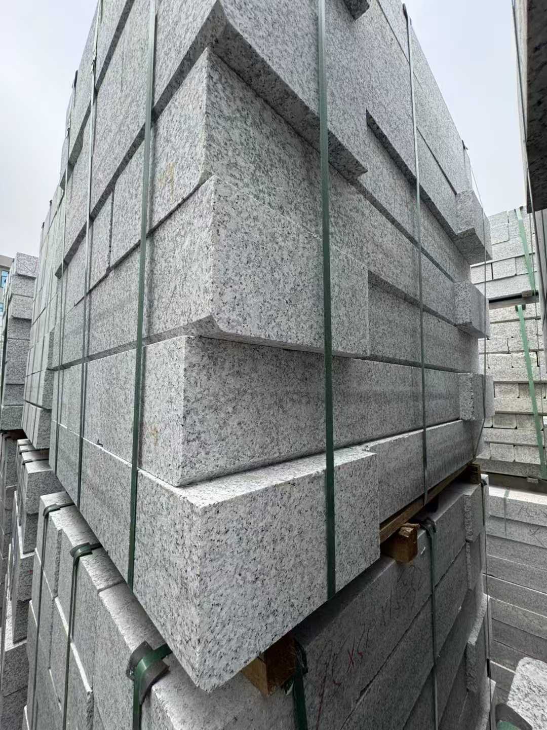 河池芝麻白路牙石 马路牙子